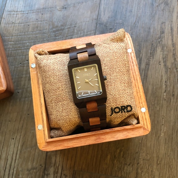 Handcrafted wooden watch - Picture 1 of 5